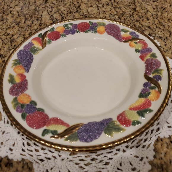 Avon Ivory 8 Inch Collectible Plate Vintage Embossed Frosted Fruit Gold Trim - Picture 5 of 5